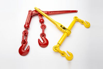 Натяжители цепи по типу A (желтый) и C (красный)